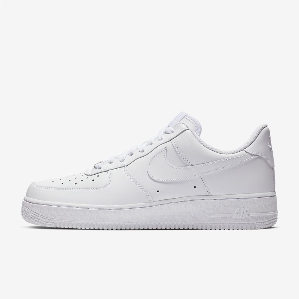 ISO Nike airforce 1s